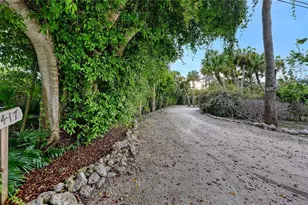 2417 Casey Key Rd, Nokomis, FL 34275 - Photo 2