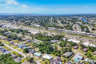 2538 Lakeshore Cir, Port Charlotte, FL 33952 - Photo 28