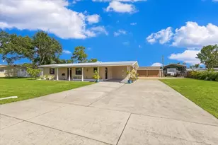 5715 29th Ave Dr E, Bradenton, FL 34208 - Photo 1