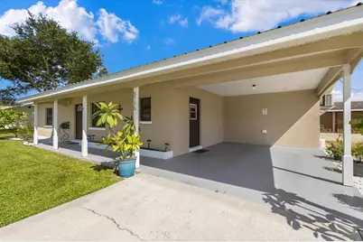 5715 29th Avenue Drive E, Bradenton, FL 34208 - Photo 2