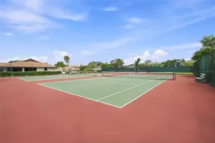 3871 Wilshire Cir W, Sarasota, FL 34238 - Photo 56