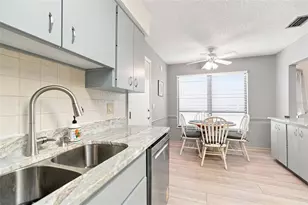 3871 Wilshire Cir W, Sarasota, FL 34238 - Photo 22