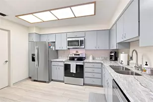 3871 Wilshire Cir W, Sarasota, FL 34238 - Photo 20