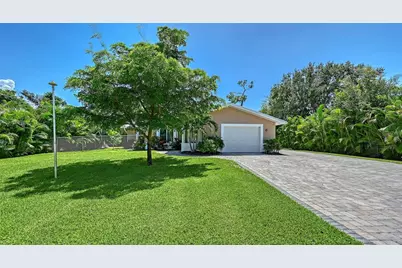 305 Hills Road, Nokomis, FL 34275 - Photo 2