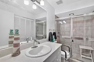 7283 Eleanor Cir, Sarasota, FL 34243 - Photo 24