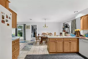 7283 Eleanor Cir, Sarasota, FL 34243 - Photo 4