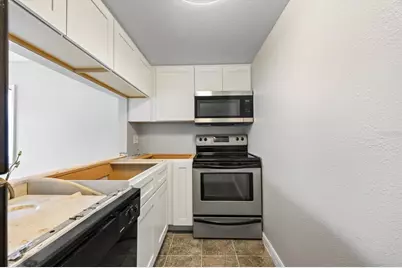 7169 E Bank Drive #101, Tampa, FL 33617 - Photo 10