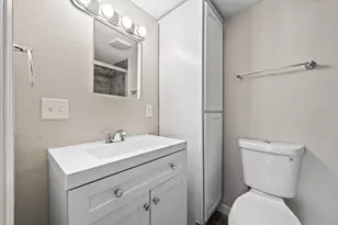 7169 E Bank Dr, Tampa, FL 33617 - Photo 16