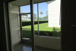 7304 W Country Club Dr N, Sarasota, FL 34243 - Photo 8