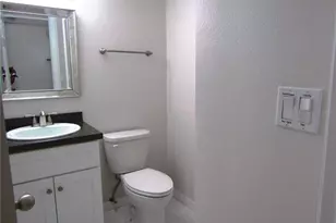 7304 W Country Club Dr N, Sarasota, FL 34243 - Photo 16