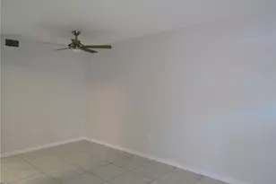 7304 W Country Club Dr N, Sarasota, FL 34243 - Photo 14