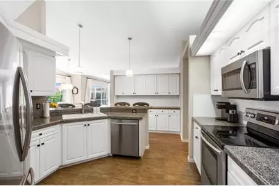 5828 Sandy Pointe Drive, Sarasota, FL 34233 - Photo 12