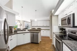 5828 Sandy Pointe Dr, Sarasota, FL 34233 - Photo 12