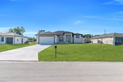 194 Bell Boulevard S, Lehigh Acres, FL 33974 - Photo 2