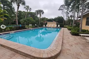 960 La Costa Cir, Sarasota, FL 34237 - Photo 14