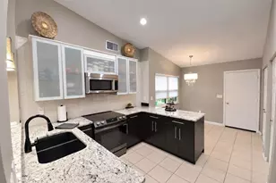 5699 Westwind Ln, Sarasota, FL 34231 - Photo 4