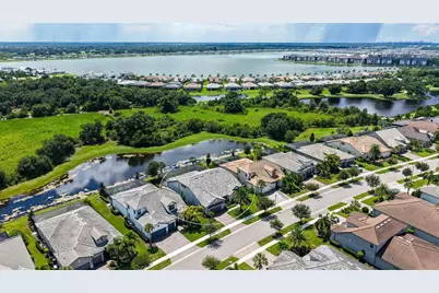 7997 Grande Shores Drive, Lakewood Ranch, FL 34240 - Photo 14