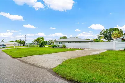 452 50th Street W, Palmetto, FL 34221 - Photo 2