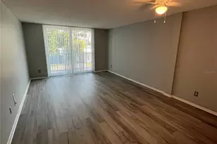 2700 Coconut Bay Ln, Sarasota, FL 34237 - Photo 2