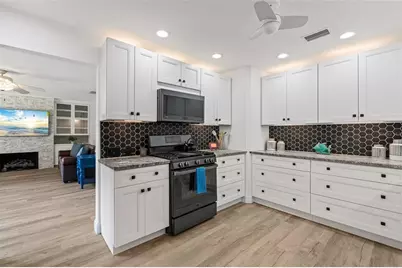 7215 Westmoreland Drive, Sarasota, FL 34243 - Photo 10