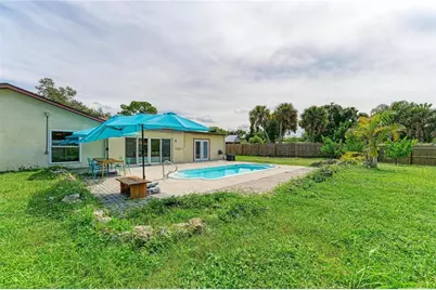 2219 Lockwood Meadows Circle, Sarasota, FL 34234 - Photo 8