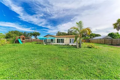2219 Lockwood Meadows Circle, Sarasota, FL 34234 - Photo 10