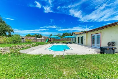 2219 Lockwood Meadows Circle, Sarasota, FL 34234 - Photo 6
