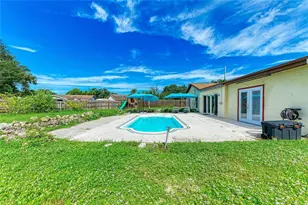 2219 Lockwood Meadows Cir, Sarasota, FL 34234 - Photo 6