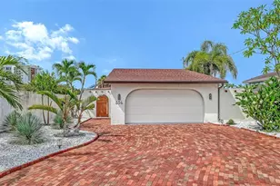 556 N Washington Dr, Sarasota, FL 34236 - Photo 2
