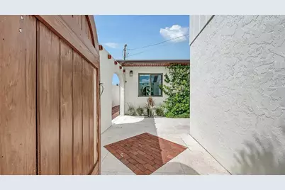 556 N Washington Drive, Sarasota, FL 34236 - Photo 4