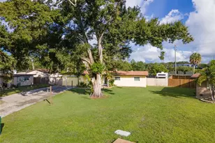 1126 Carmella Cir, Sarasota, FL 34243 - Photo 4