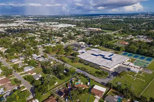 1126 Carmella Cir, Sarasota, FL 34243 - Photo 32