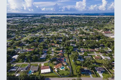 1126 Carmella Circle, Sarasota, FL 34243 - Photo 34
