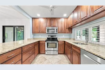 4802 Kestral Park Circle #22, Sarasota, FL 34231 - Photo 10