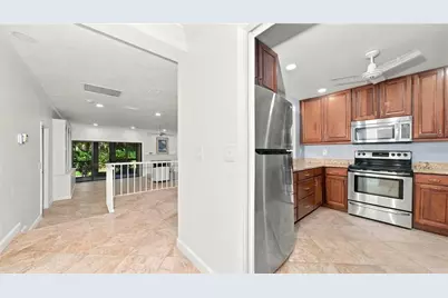 4802 Kestral Park Circle #22, Sarasota, FL 34231 - Photo 6