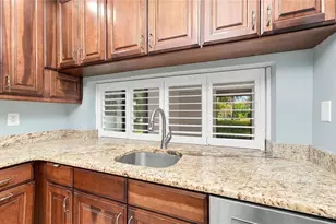 4802 Kestral Park Cir, Sarasota, FL 34231 - Photo 8