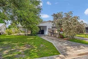 3607 47th Ave W, Bradenton, FL 34210 - Photo 2