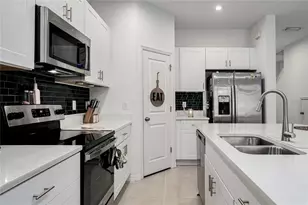 10348 Oakside Dr, Palmetto, FL 34221 - Photo 6