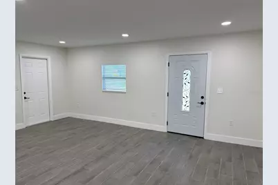 3319 12th Street Court E, Bradenton, FL 34208 - Photo 2