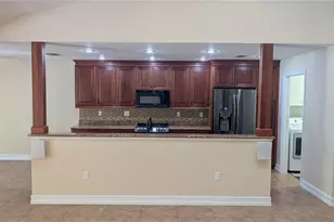 4615 Oak Forest Dr E, Sarasota, FL 34231 - Photo 8