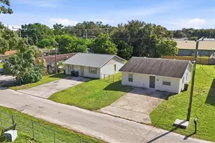 3021 14th St E, Bradenton, FL 34208 - Photo 2