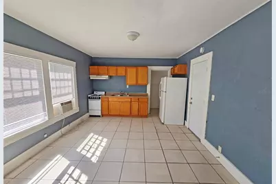 612 26th Street W #4, Bradenton, FL 34205 - Photo 2