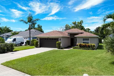 3623 E 62nd Avenue, Bradenton, FL 34203 - Photo 2
