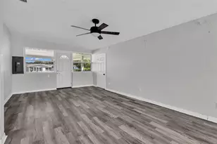 246 Magellan Dr, Sarasota, FL 34243 - Photo 18