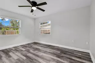 246 Magellan Dr, Sarasota, FL 34243 - Photo 24