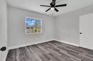 246 Magellan Dr, Sarasota, FL 34243 - Photo 30
