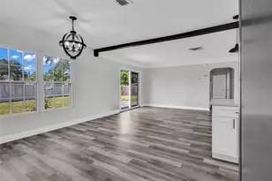 246 Magellan Dr, Sarasota, FL 34243 - Photo 14