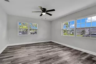 246 Magellan Dr, Sarasota, FL 34243 - Photo 22