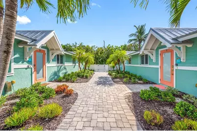 3007 Avenue E #B, Bradenton Beach, FL 34217 - Photo 4