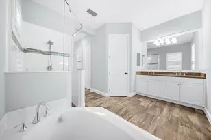 8256 Larkspur Cir, Sarasota, FL 34241 - Photo 46